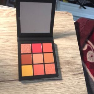 HUDA BEAUTY Obsessions Palette in Coral
